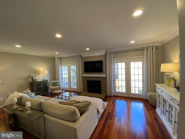 Building Photo - 216 Gretna Green Ct