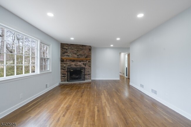 Building Photo - 6 Windsor Way