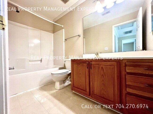 Building Photo - 840 Pelican Bay Dr
