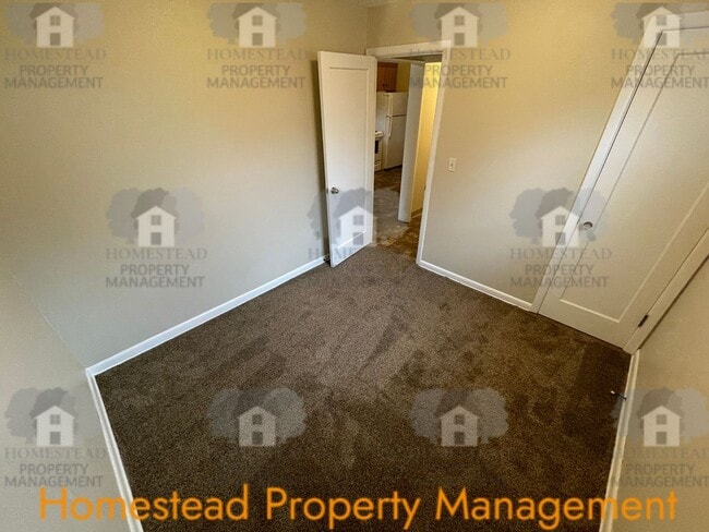 Building Photo - 410