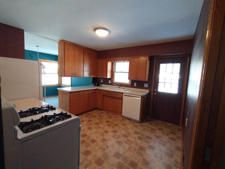 Kitchen - 2163 Randy Ave