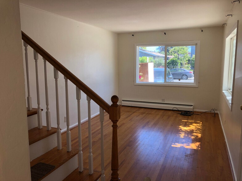 Building Photo - 1031 Hudson St