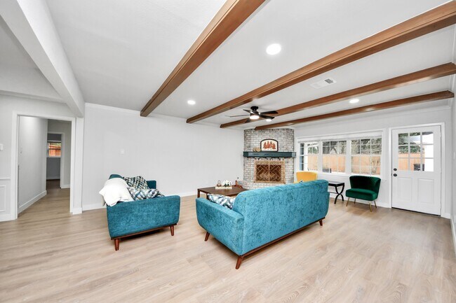 Building Photo - 10003 Briarwild Ln