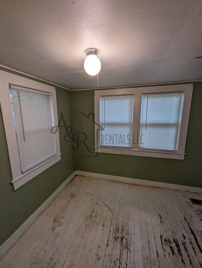 Building Photo - 438 E 23rd St