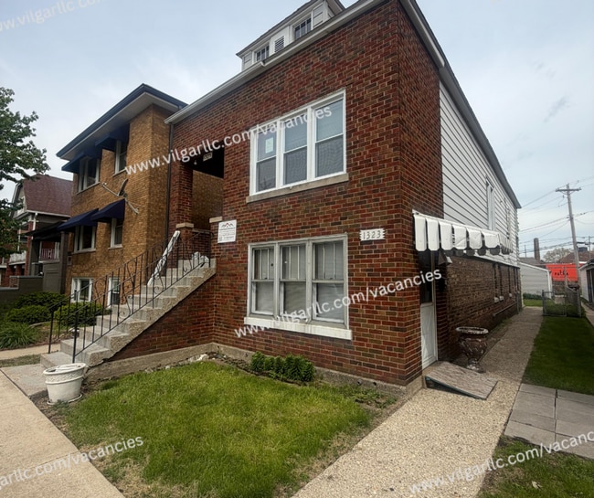Building Photo - 1323 121st St