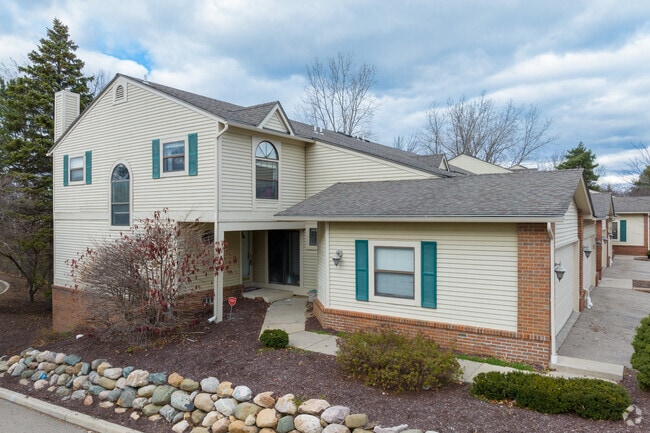 Primary Photo - Walnut Woods Condominiums