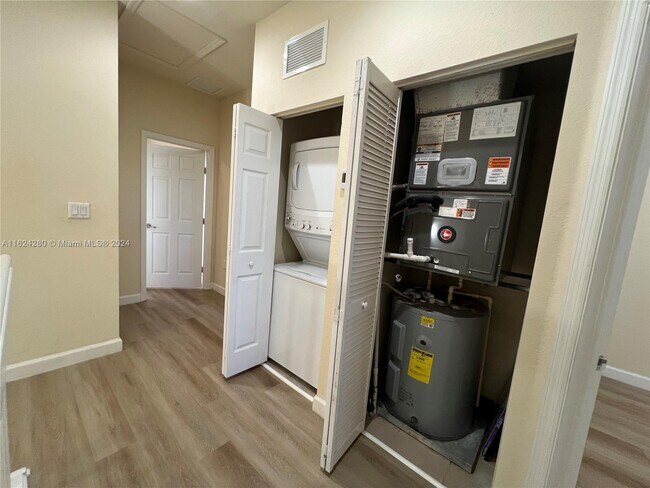 Building Photo - 748 SE 32nd Ave