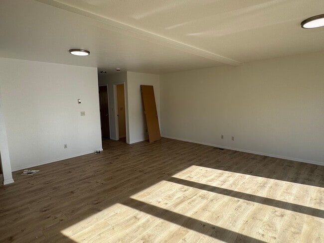 Building Photo - FULLY GUTTED & RENOVATED 4-Bedroom Condo N...