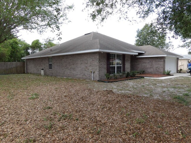 Building Photo - 4 Bedroom 2 Bath 2 Car Garage 2334 Sq Ft C...