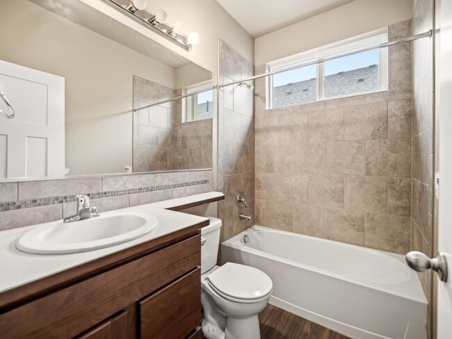 Building Photo - Spacious 5-Bedroom Home with Private Yard & Parking in Spokane