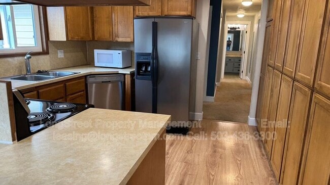 Building Photo - 2995 Fir Oaks Dr SW