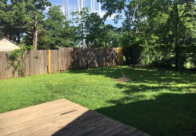 Building Photo - 100 E North Ave