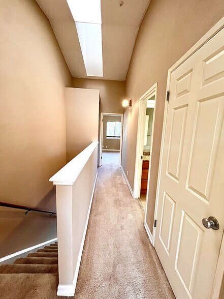 Building Photo - 2625 Oak Rd