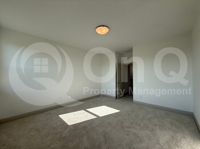Building Photo - 904 Santa Lucia Dr
