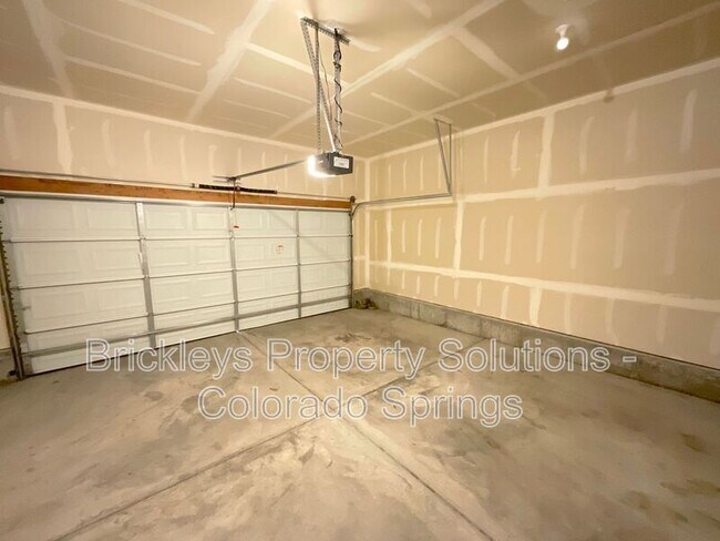 Building Photo - 6523 Lamine Dr