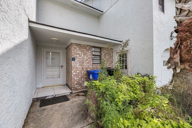 Building Photo - 2 Bedroom, 2.5 Bath Home with Flex Room on...