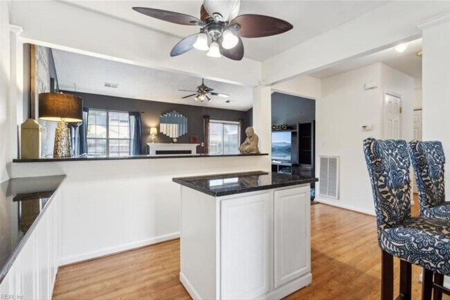 Building Photo - Charming Chesapeake Ranch on a Cul-de-Sac!