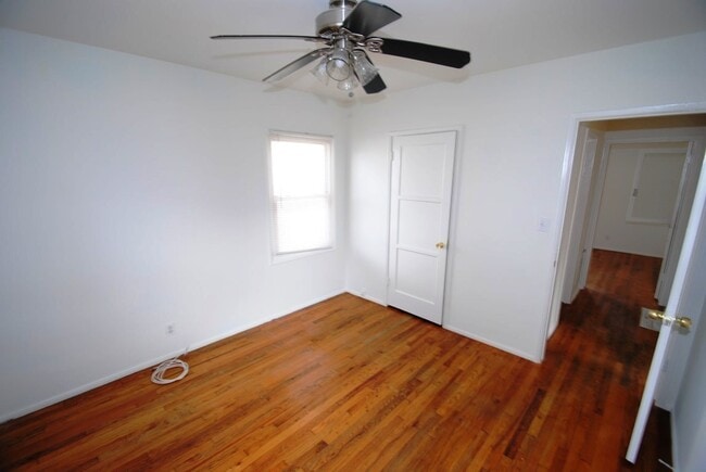 Building Photo - **COMING UP IN FEBRUARY**  3BR/1BA LAKEWOOD HOME NEAR MALL $3600.00