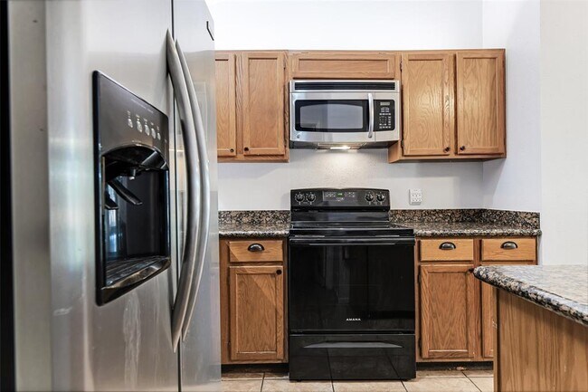 Building Photo - 15 Tulip Hill Ct