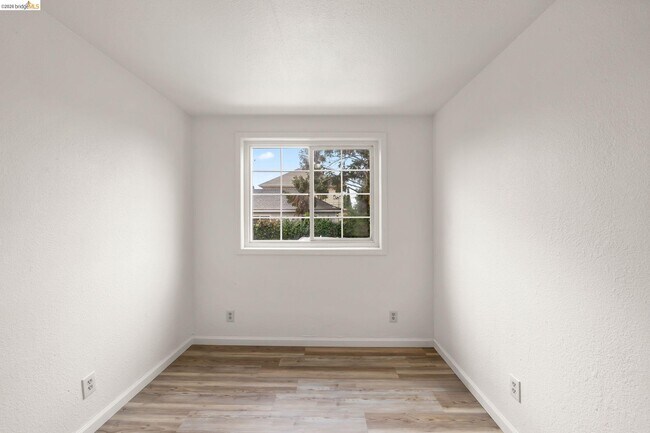 Building Photo - 400 Bissell Ave