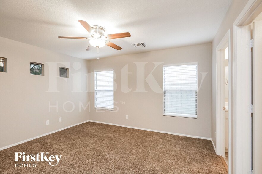 Building Photo - 8338 W Hughes Dr