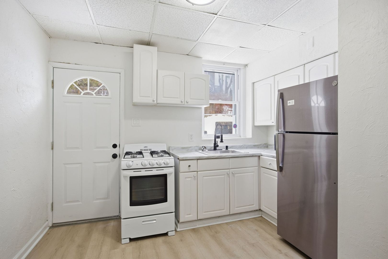 Building Photo - 141 Oneida St