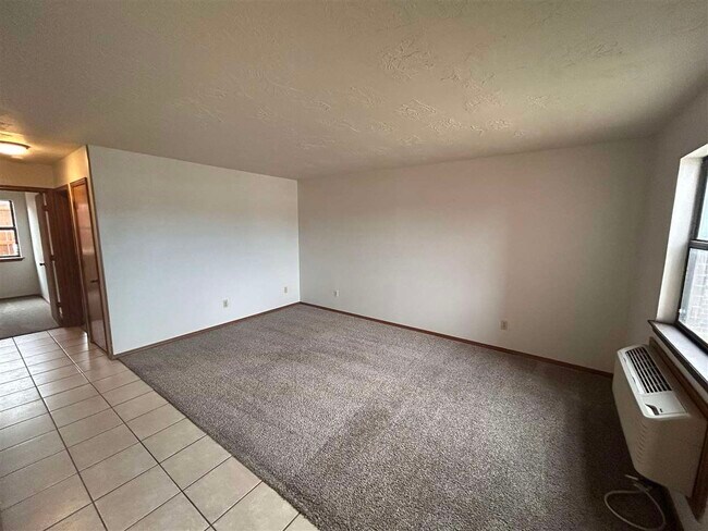 Building Photo - 1912 SW D Ave