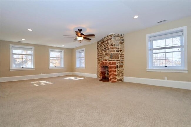 Building Photo - 4355 Old Bethlehem Pike