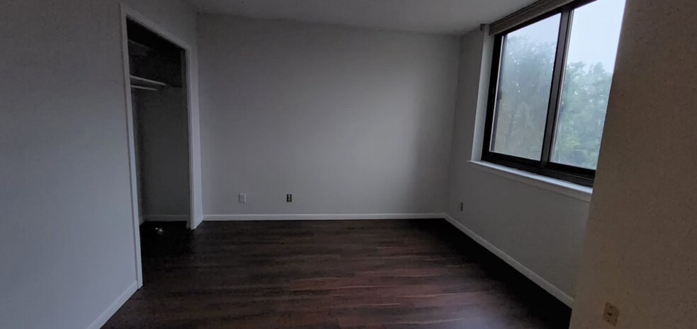 Bedroom - 5505 Seminary Rd