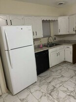 Building Photo - 228 Melrose Dr