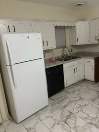 Building Photo - 228 Melrose Dr