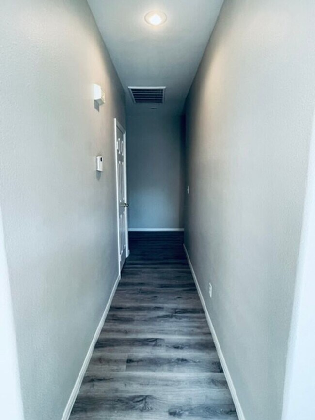 Building Photo - *WONDERFUL SINGLE STORY HOME IN "GREEN VAL...