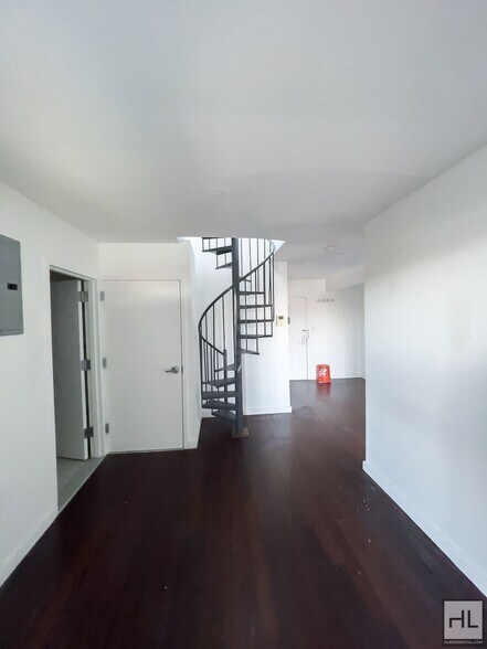 Building Photo - STANHOPE STREET / Spacious Bushwhick 2-Bed...