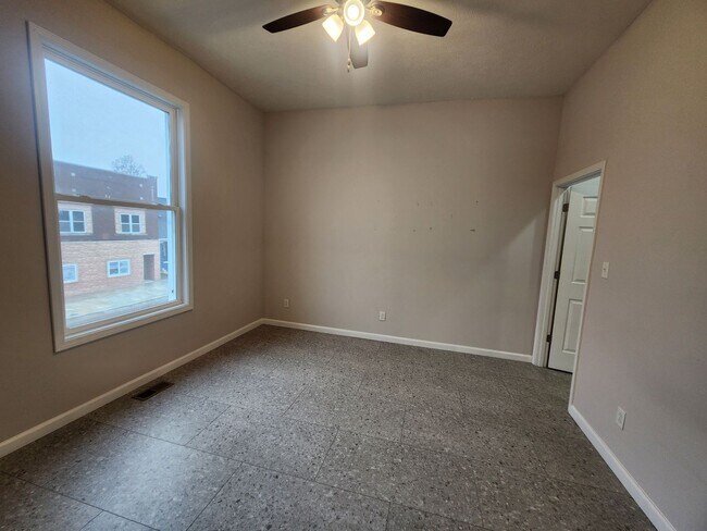 Building Photo - 458 N 9th St