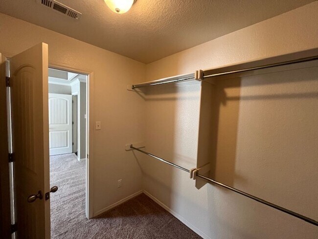 Building Photo - 2720 Brighton Pl