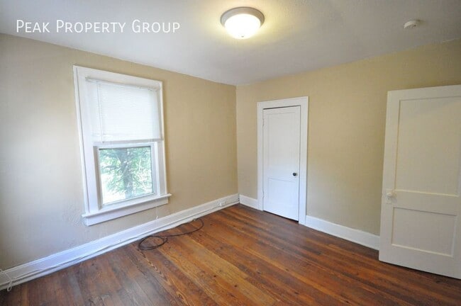 Building Photo - 406 E Northwood Ave