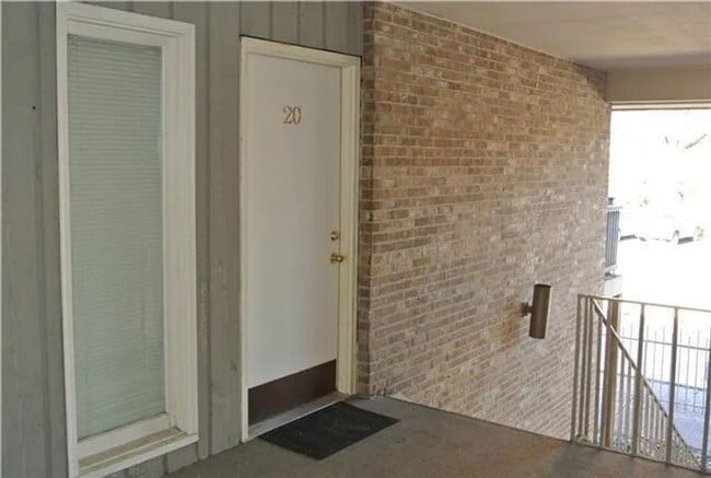 Building Photo - 1 Bedroom Condo