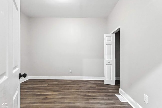 Building Photo - 117 N Sheffield Ave