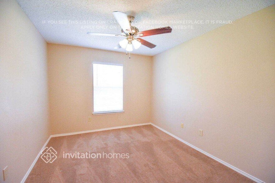 Building Photo - 924 Teakwood Ln