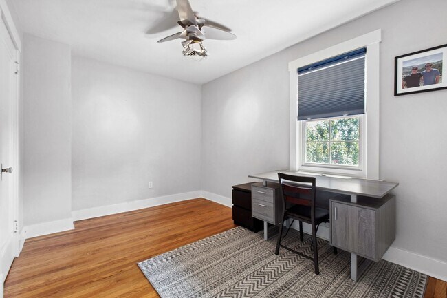 Building Photo - *Beautifully Updated & Spacious 4BD/4BA Si...