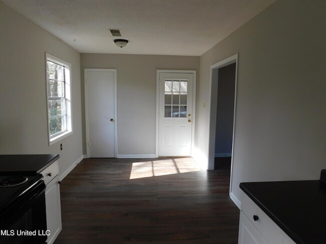 Building Photo - 1827 Custer Dr