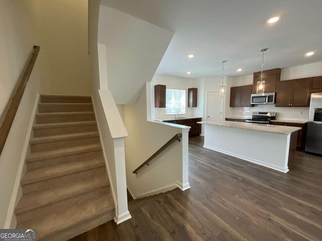 Building Photo - 5716 Plaza Dr SE