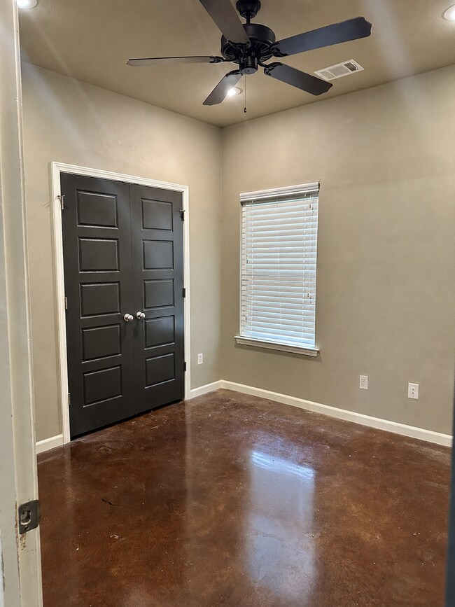 Building Photo - 208 Ethel Dr