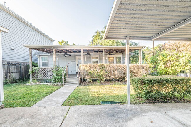 Building Photo - 726 E 26th St