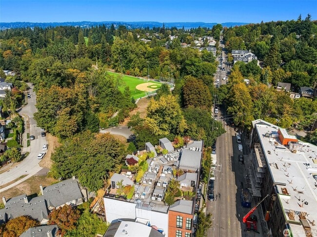 Building Photo - 1Bd/1.5Ba Seattle Condo