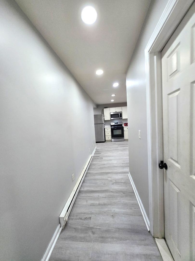 Building Photo - 457 Admiral St