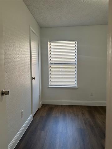 Building Photo - 2006 Oakglen Dr