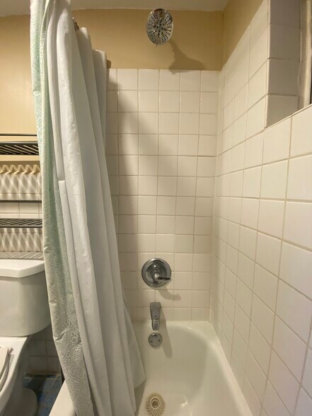 Building Photo - 2498 SW 17th Ave