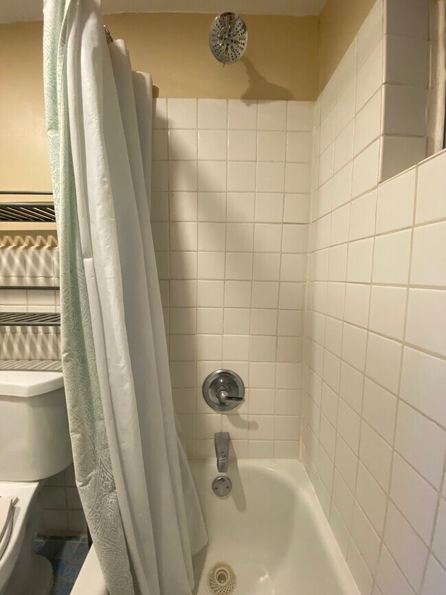 Building Photo - 2498 SW 17th Ave