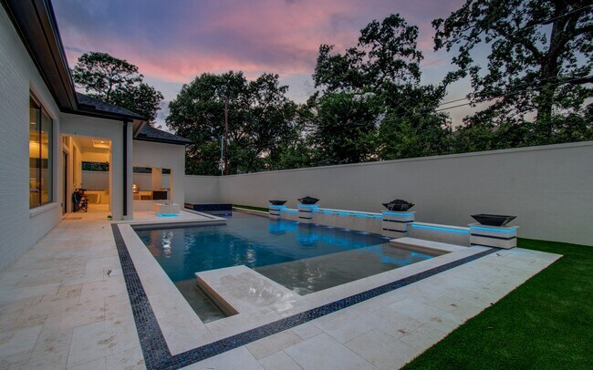 Building Photo - 13034 Memorial Dr